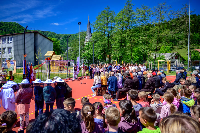 OŠ Vitanje proslava pri otvoritvi 26. Čebelnjaka. (foto: skupina PRVA)