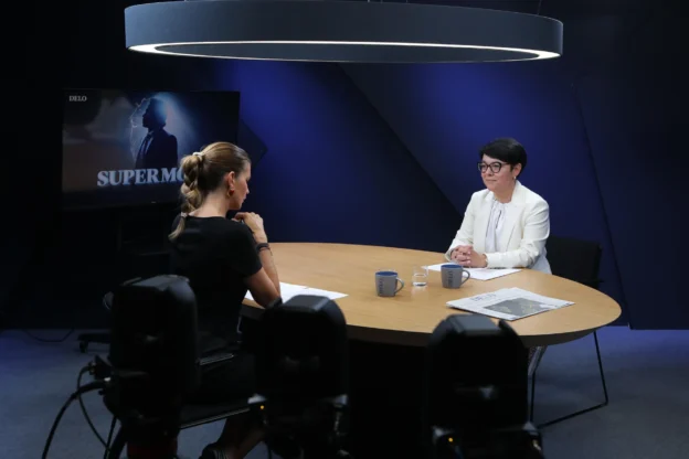 Nataša Hajdinjak, predsednica uprave PRVE Osebne zavarovalnice, poudarja, da morajo zavarovalnice postati zaupanja vredni partnerji posameznikov in podjetij